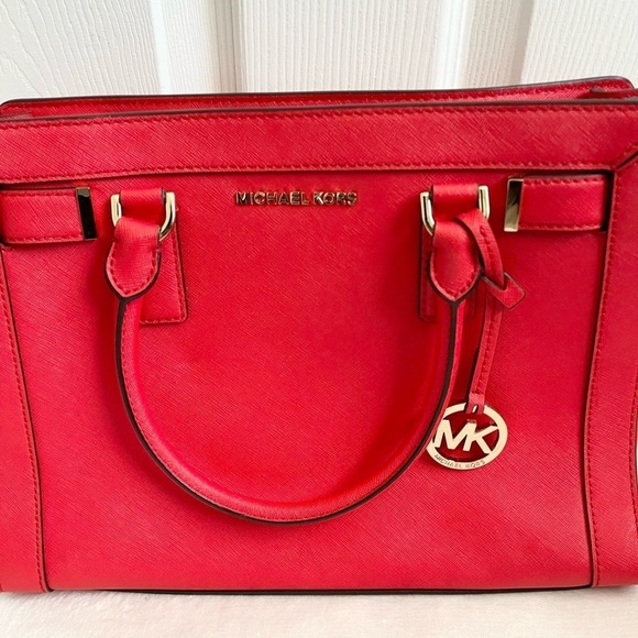 Michael Kors Dillon Tp Zip Med Satchel Sangria - Picture 2 of 8